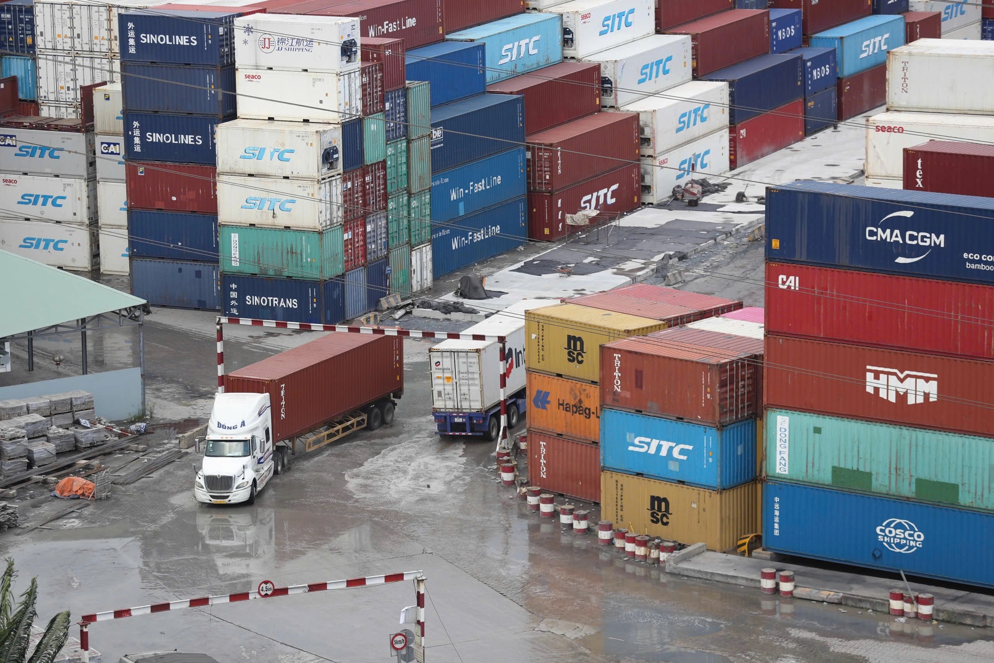 Thiết kế gói hỗ trợ doanh nghiệp 'vượt bão' xăng dầu- Ảnh 1.