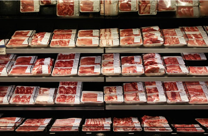 Thịt đóng khay nhìn giống nhau, nhưng người làm siêu thị chỉ chọn 1 kiểu- Ảnh 1.