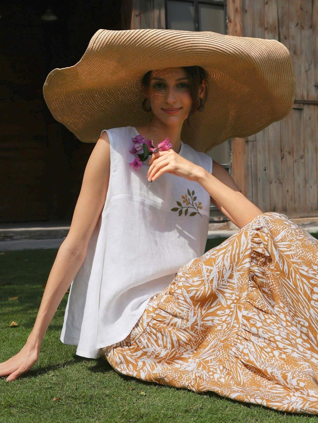 Thoáng mát cả ngày dài với trang phục linen tự nhiên- Ảnh 1. Thoáng mát cả ngày dài với trang phục linen tự nhiên- Ảnh 1.