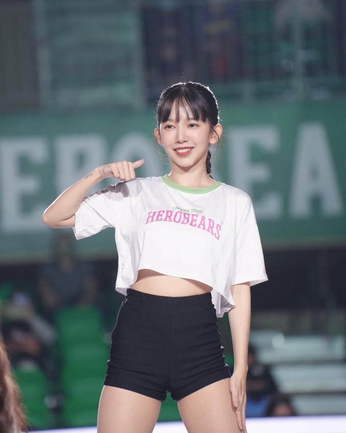 Ling An từng là thành viên đội cheerleader nổi tiếng tại Đài Loan.