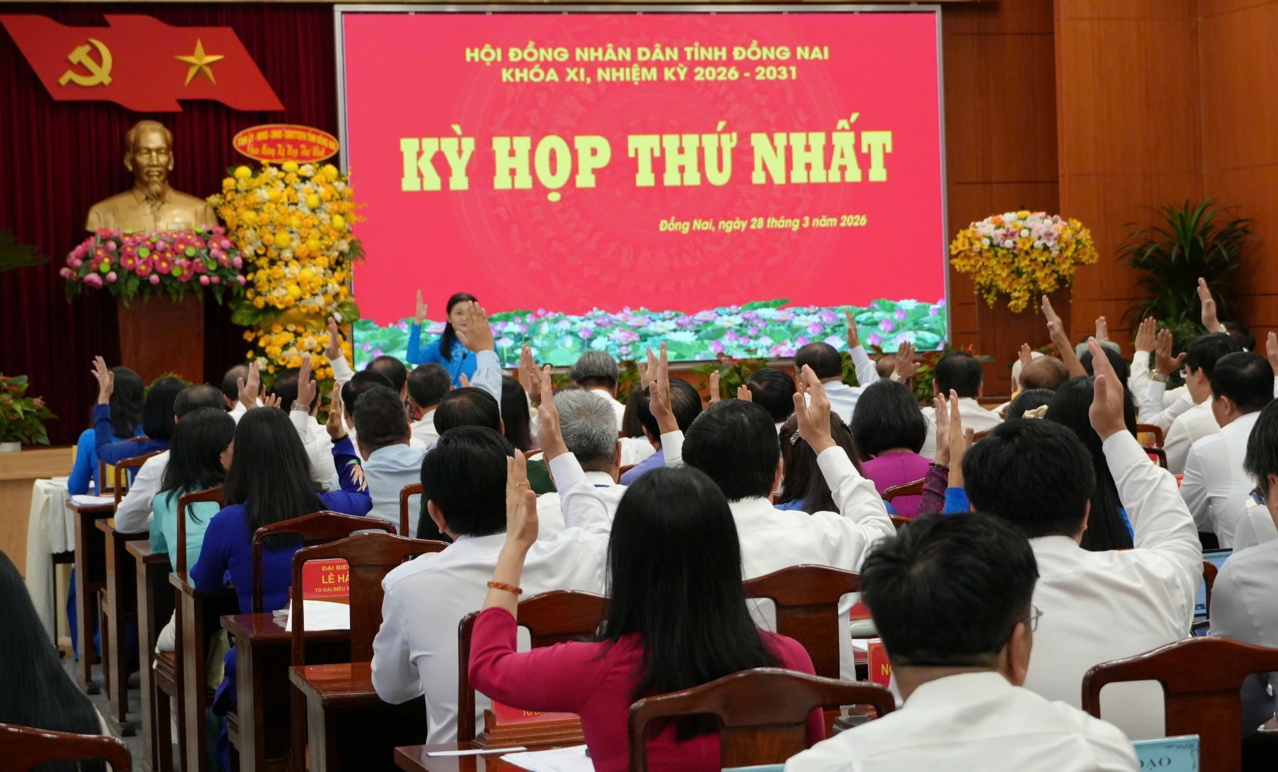 Thông qua nghị quyết tán thành chủ trương thành lập thành phố Đồng Nai- Ảnh 1. Thông qua nghị quyết tán thành chủ trương thành lập thành phố Đồng Nai- Ảnh 1.