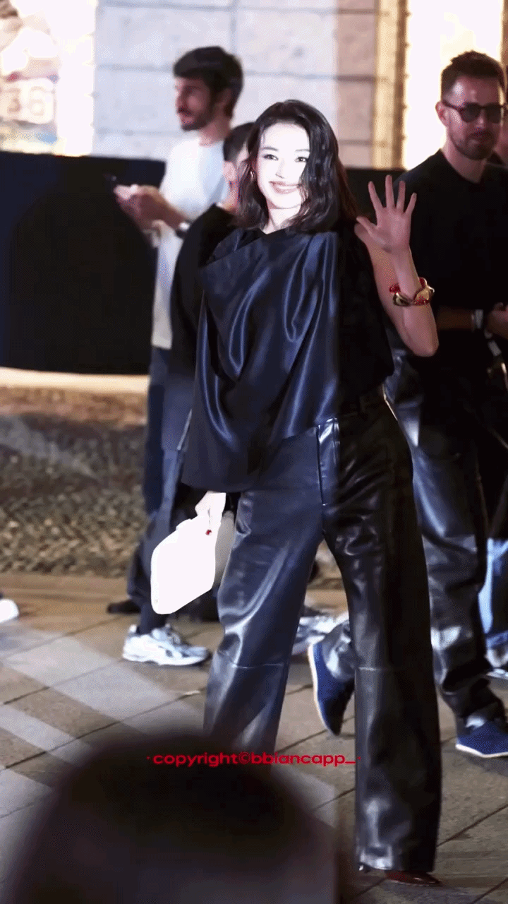 Thư Kỳ và Han So Hee bị 