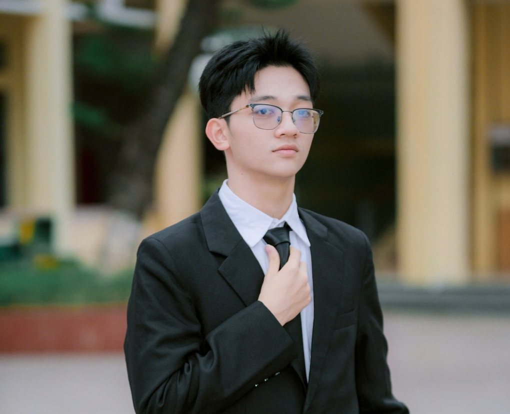 Thủ khoa tư duy xô đổ mọi kỷ lục của ĐH Bách khoa luyện khoảng 60 đề - 1