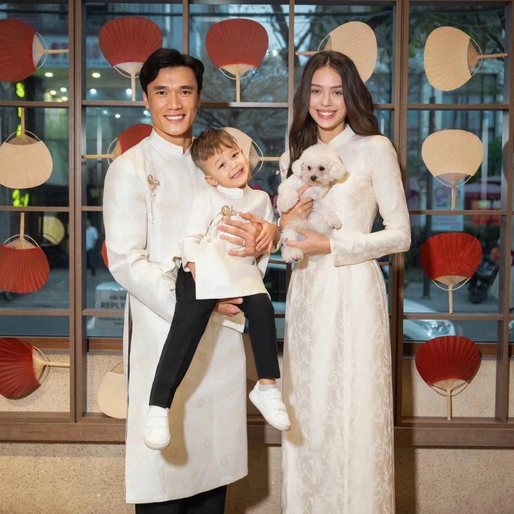 Thủ môn Bùi Tiến Dũng tắm sông băng ở châu Âu giữa thời tiết lạnh -6 độ C - 1