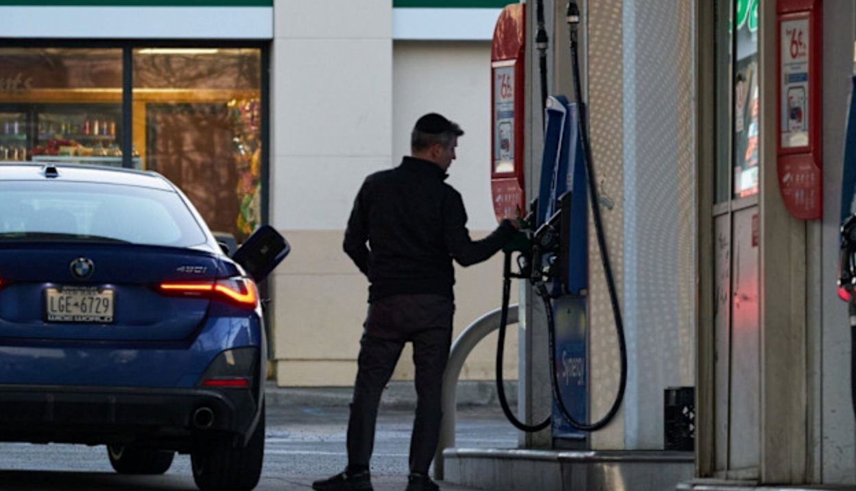 Bi hài 1 thế hệ 'kiếm nhiều tiền nhưng không giàu' tại Mỹ: Thu nhập gần 12 tỷ đồng/năm vẫn thuê nhà, hàng tháng phải phụ thuộc vào lương- Ảnh 1.