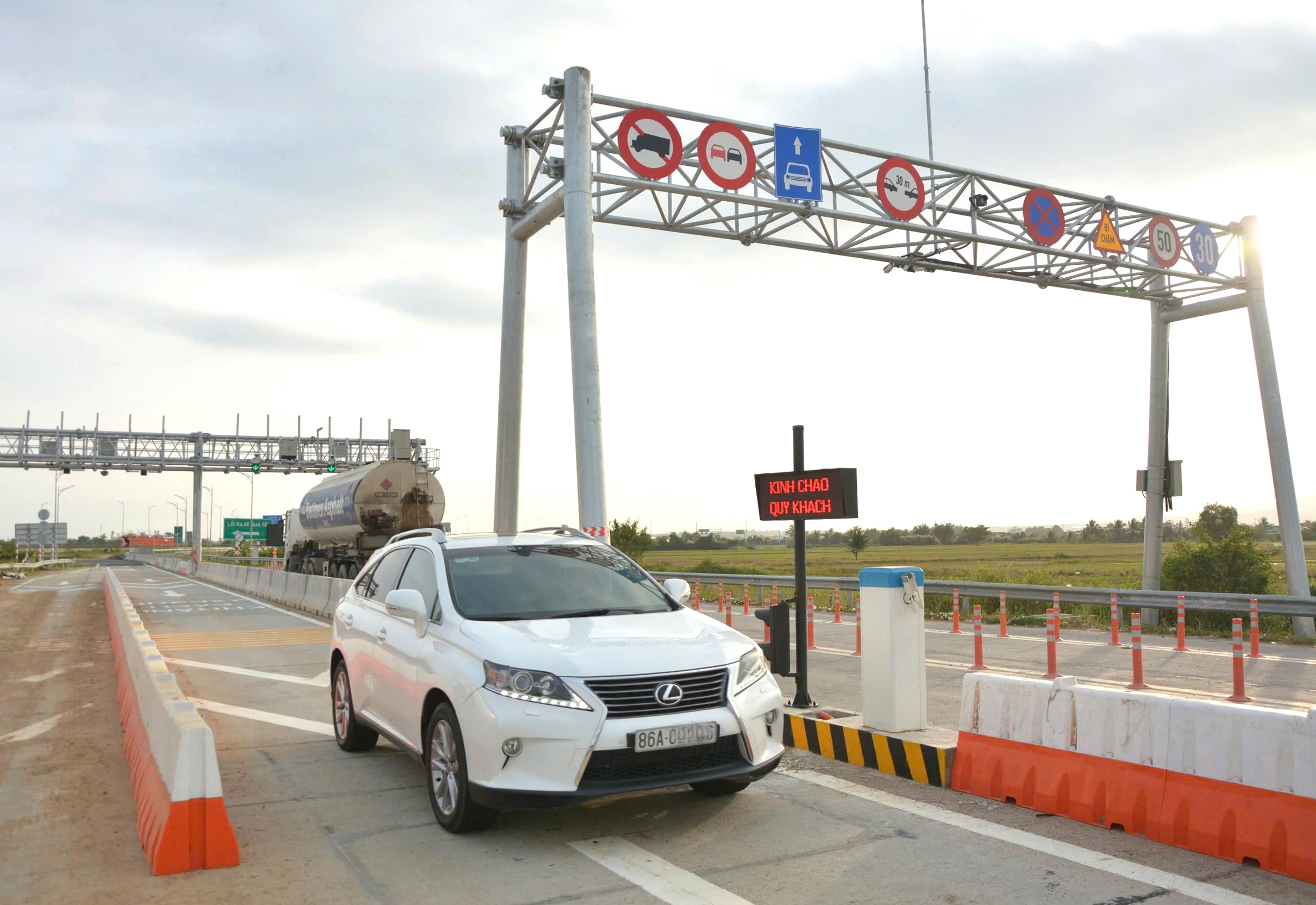 Thu phí cao tốc do Nhà nước đầu tư: Tạo nguồn bảo trì, mở thêm cao tốc 1 thu phí cao tốc - Ảnh 1.