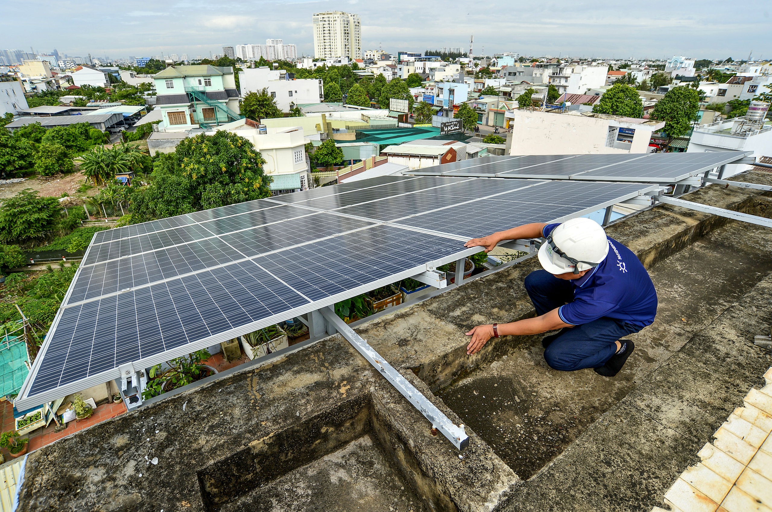 Thủ tướng: Có giải pháp bố trí nguồn ngân sách hỗ trợ người dân lắp đặt điện mặt trời mái nhà - Ảnh 1. điện mặt trời mái nhà - Ảnh 1.
