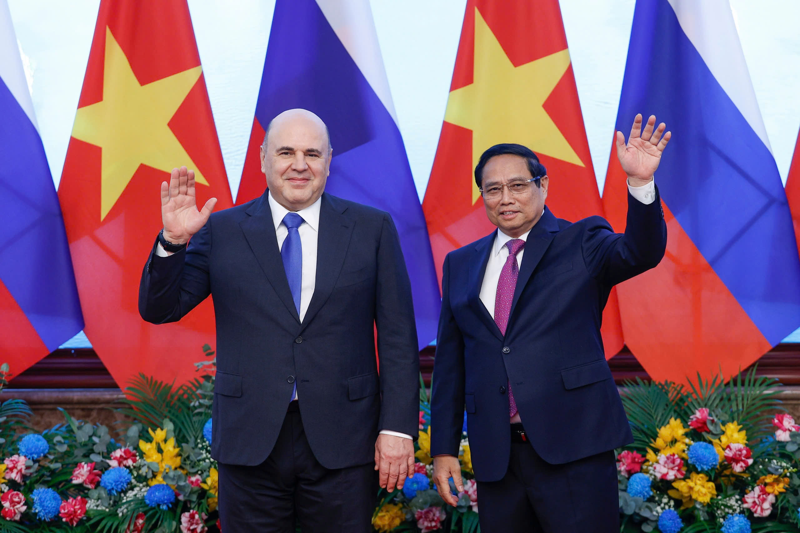 Thủ tướng Phạm Minh Chính có nhiều cuộc trao đổi với lãnh đạo cấp cao Nga - Ảnh 1.