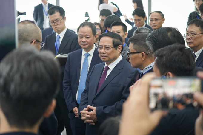 Thủ tướng Phạm Minh Chính tại tham quan triển lãm trong Diễn đàn tầm nhìn vũ trụ Việt Nam - Nhật Bản ngày 13/3/2026. Ảnh: Lưu Quý