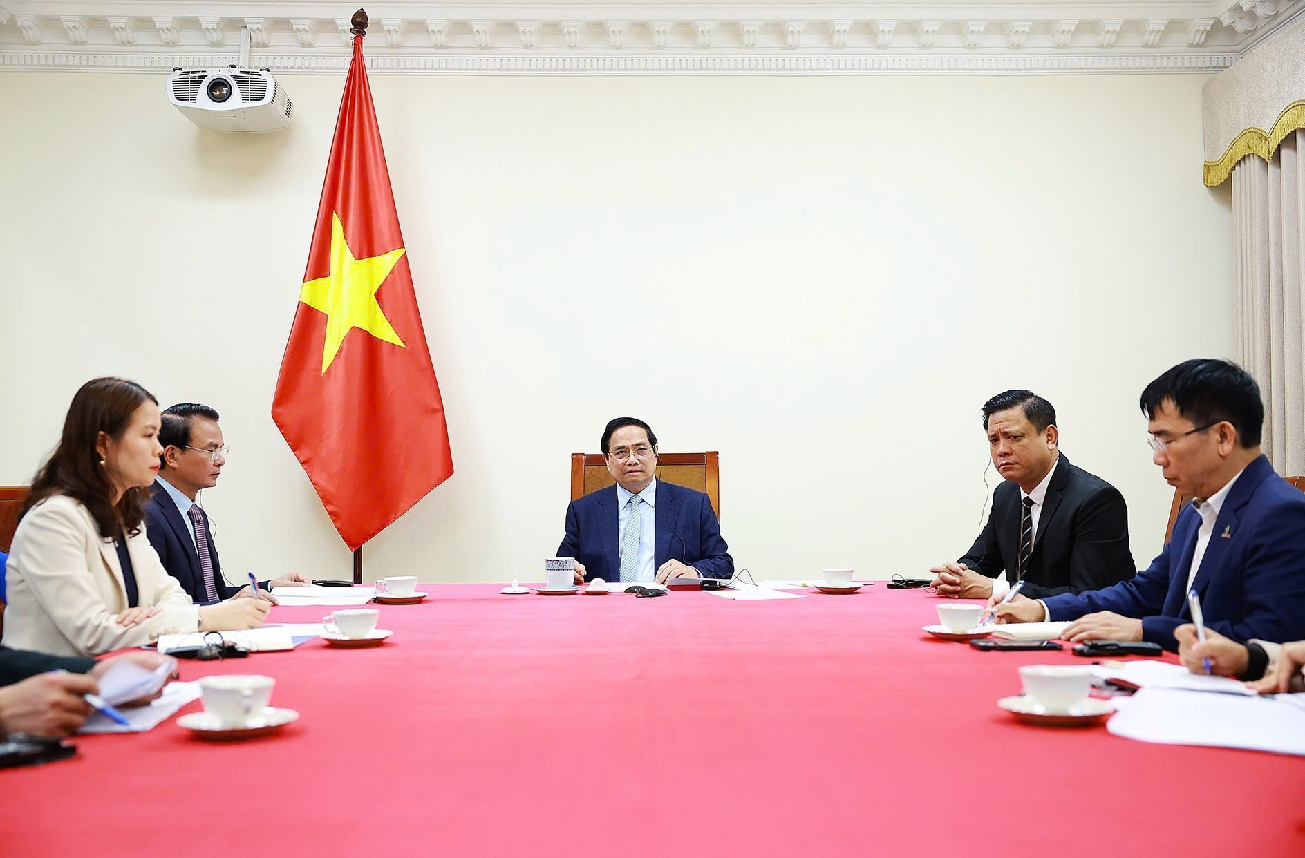 Thủ tướng điện đàm với Thủ tướng Nhà nước Kuwait - Ảnh 1.