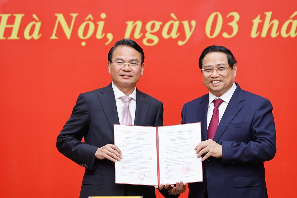 Thủ tướng trao quyết định cho 5 nhân sự mới được chỉ định, bổ nhiệm - 1