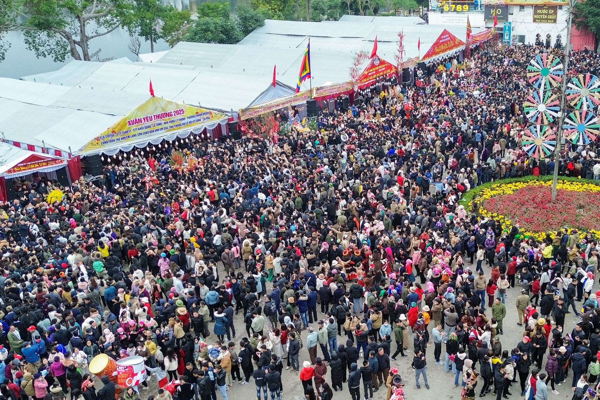 Thuê trọn 38 phòng khách sạn, rao lại giá gấp 4-5 lần dịp lễ hội - Ảnh 2.