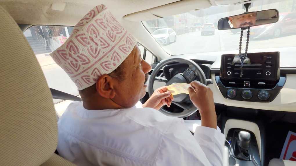 Thương khách Việt mắc kẹt ở Trung Đông, tài xế taxi có hành động đẹp - 1