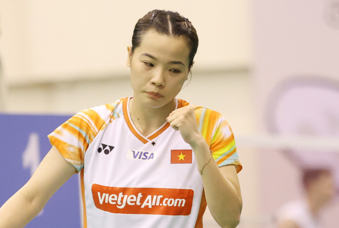 Tay vợt Nguyễn Thùy Linh vất vả đánh bại Lin Hsiang-ti 2-1 ở trận ra quân giải cầu lông Orleans Masters, Pháp, chiều 18/3. Ảnh: Badminton photo