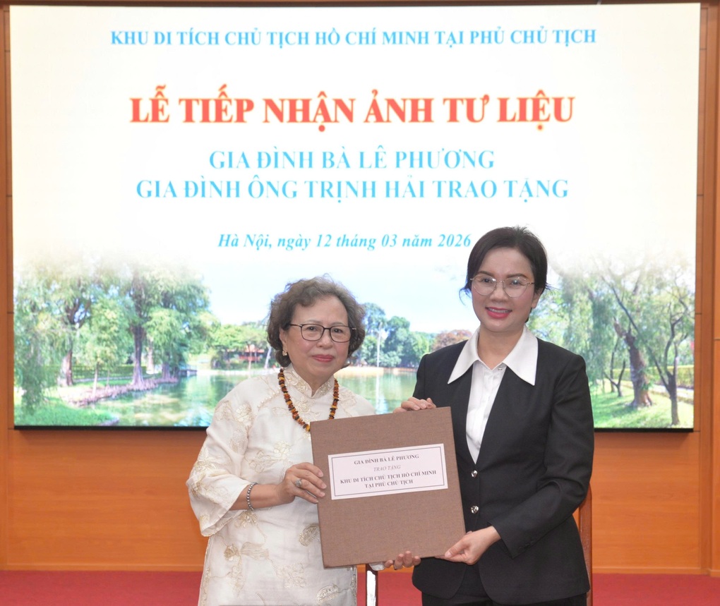 Tiếp nhận gần 80 tư liệu quý về Chủ tịch Hồ Chí Minh tại Phủ Chủ tịch - 1