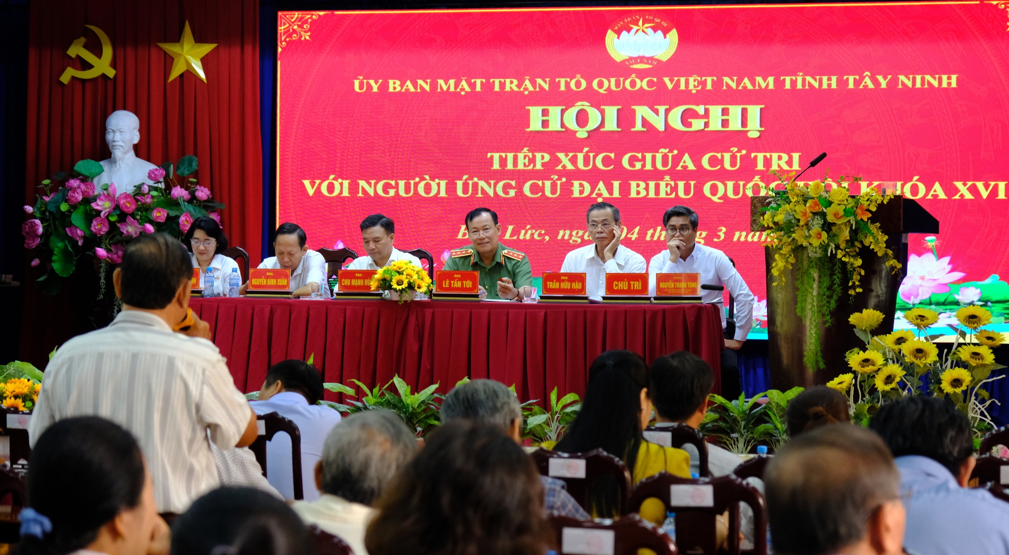 tiếp xúc cử tri - Ảnh 1.