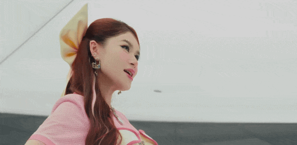 Tiểu thư nghìn tỷ Việt Nam làm ca sĩ, MV này mà ra mắt thời “công chúa bong bóng” chắc viral lắm!- Ảnh 1.