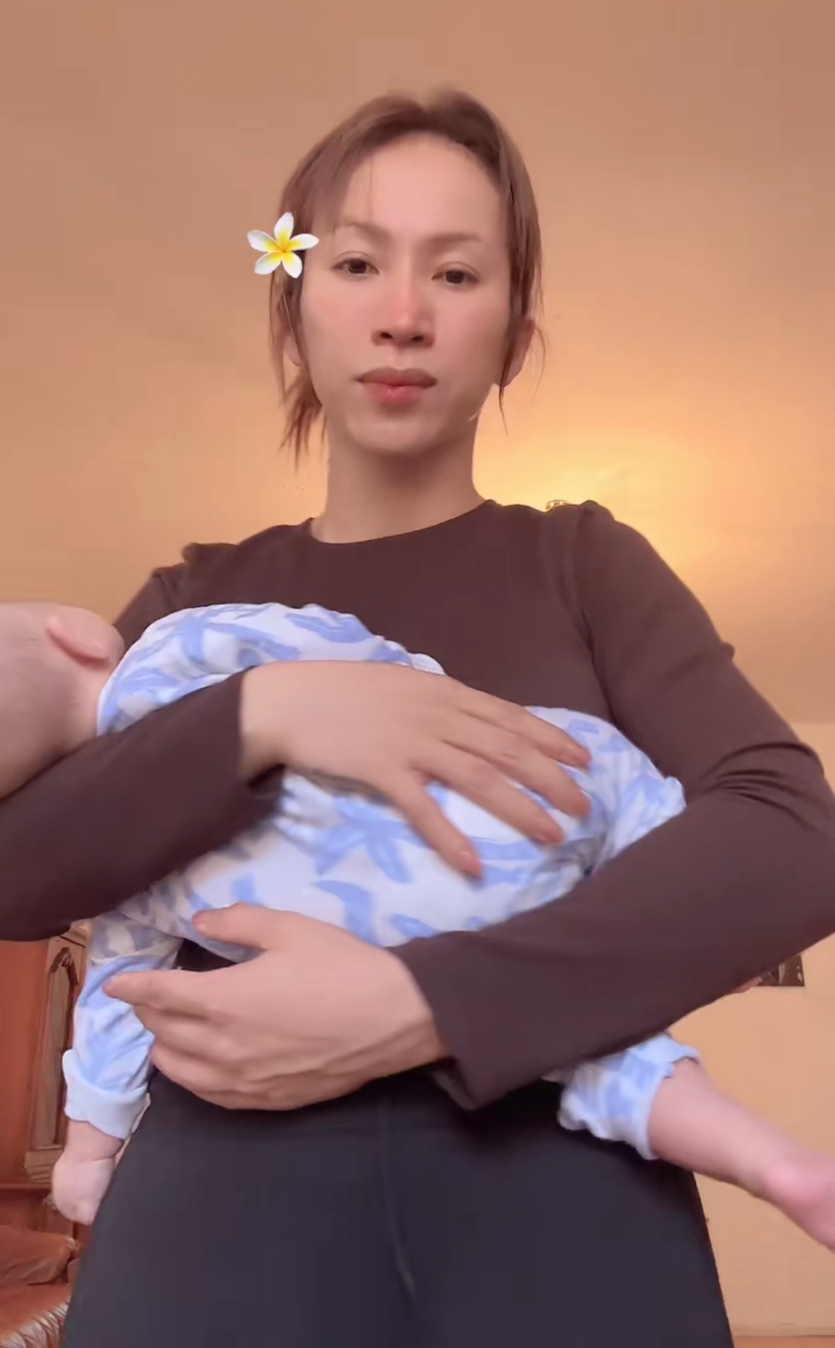 Tình cảnh nữ diễn viên có chồng đột ngột qua đời ở khách sạn: Chưa thể gặp mặt lần cuối, 1 mình chăm sóc con song sinh- Ảnh 1.