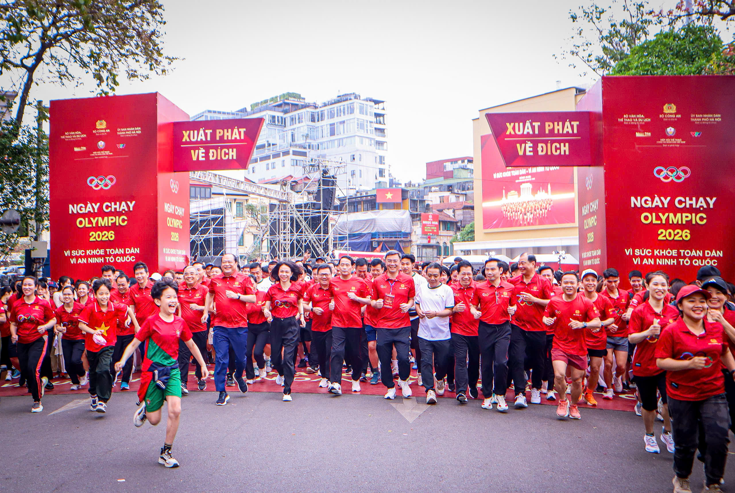 Tinh thần Ngày chạy Olympic tỏa sáng 1 Tinh thần Ngày chạy Olympic tỏa sáng - Ảnh 1.
