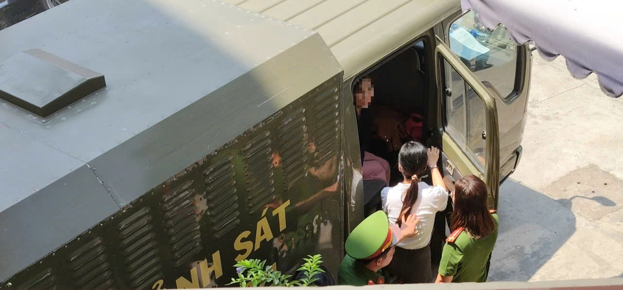 Tòa trả hồ sơ nhiều lần vụ án 'chứa mại dâm' vì bị cáo kêu oan- Ảnh 1. Tòa trả hồ sơ nhiều lần vụ án 'chứa mại dâm' vì bị cáo kêu oan- Ảnh 1.