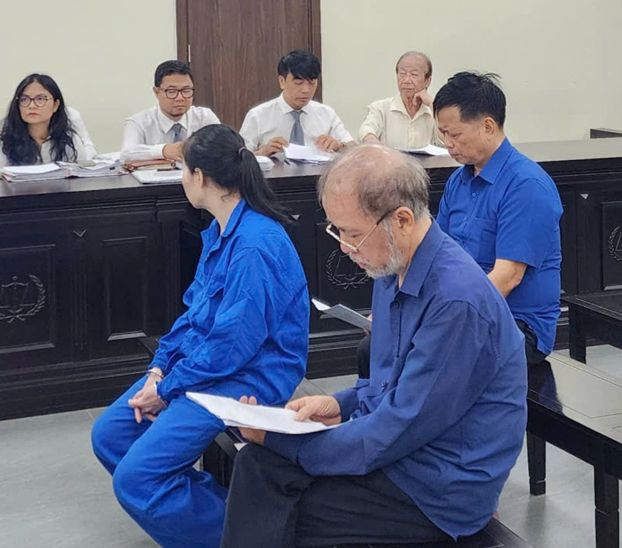 Các bị cáo tại phiên tòa. Ảnh: Hoàng Huy Nguyễn Huy Khang tạm giam 13 năm.jpg