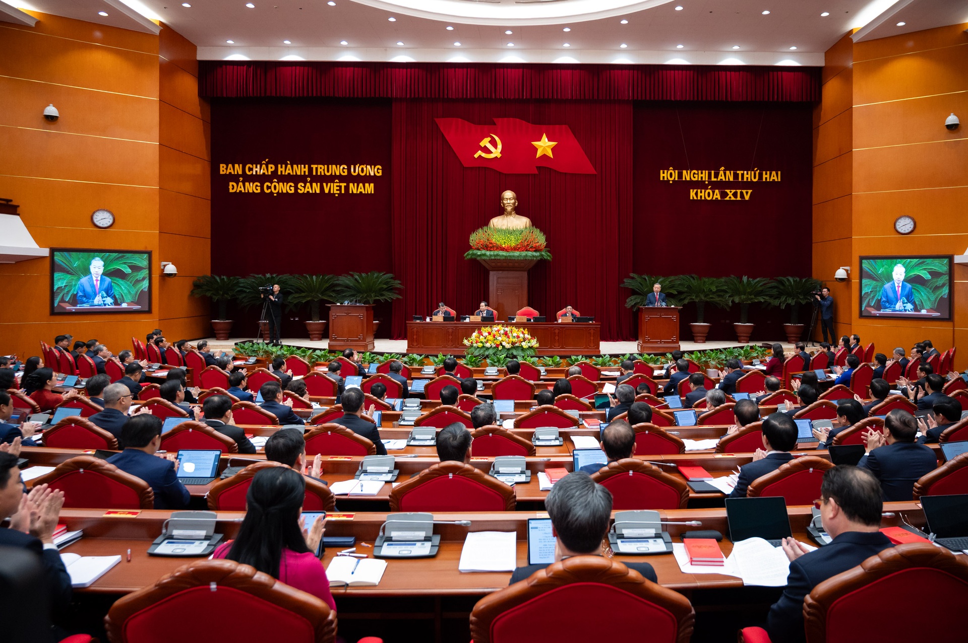 Toàn cảnh Hội nghị Trung ương 2 xem xét nhân sự lãnh đạo cơ quan Nhà nước - 1