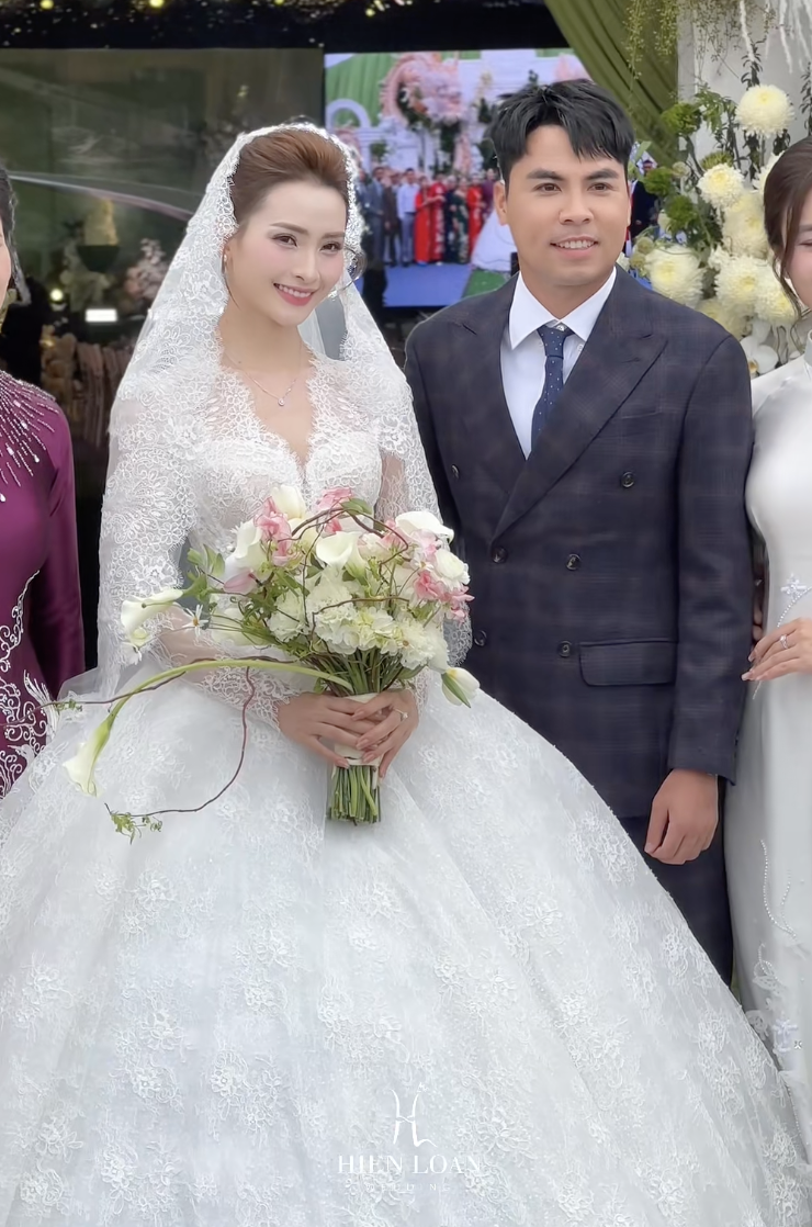 Toàn cảnh đám cưới Đức Huy - MC Mù Tạt: Cô dâu chú rể đẹp đôi, Công Phượng, Văn Toàn và dàn sao ĐT Việt Nam đổ bộ- Ảnh 1.