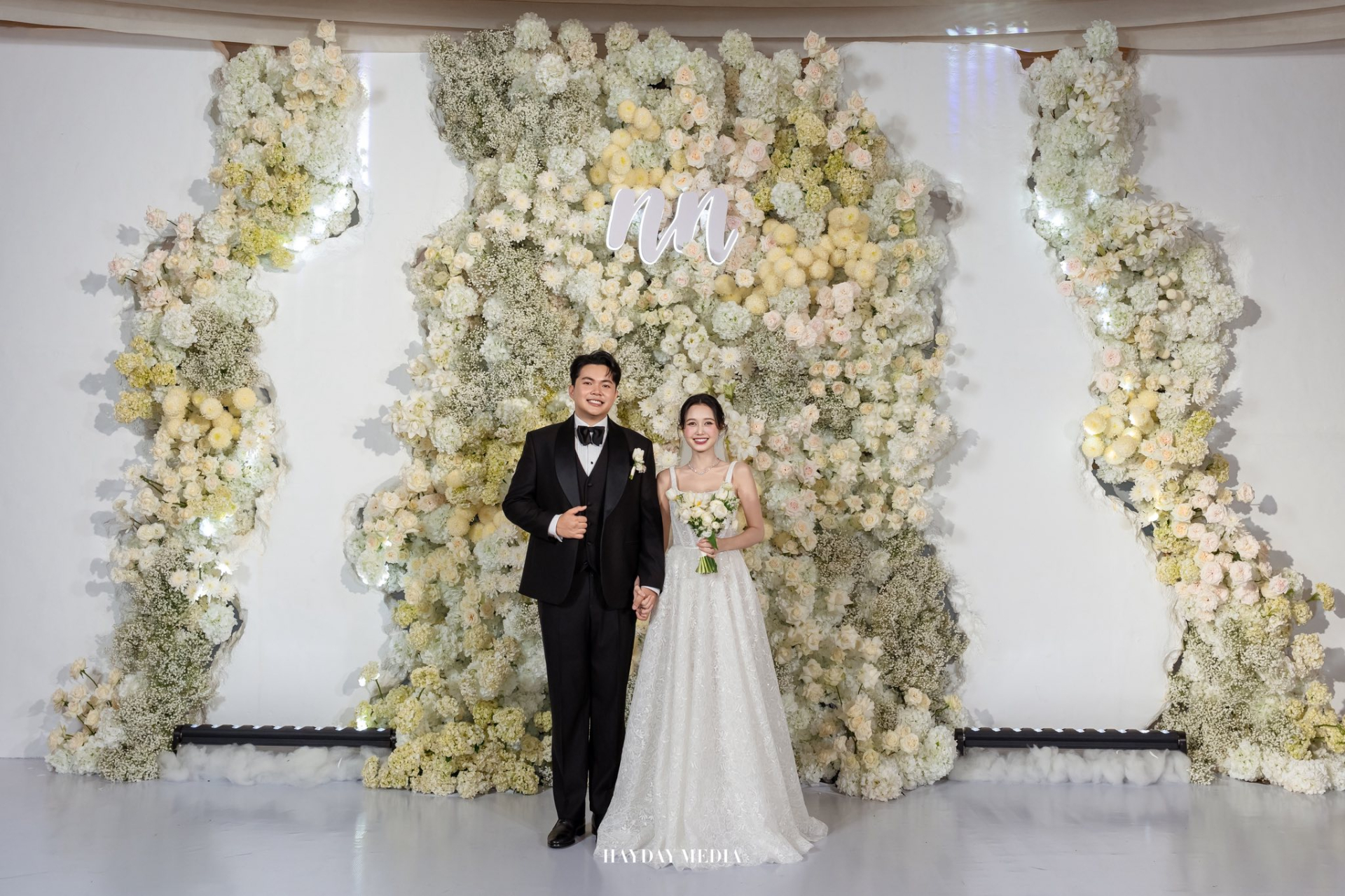 Thái độ lạ của Hải Nam - Jun Vũ bên trong đám cưới quy tụ cả dàn sao Vbiz- Ảnh 1.