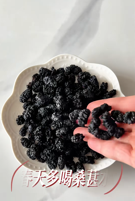 Tôi duy trì 4 loại nước dâu tằm và nhận ra da sáng lên theo cách rất tự nhiên- Ảnh 1.