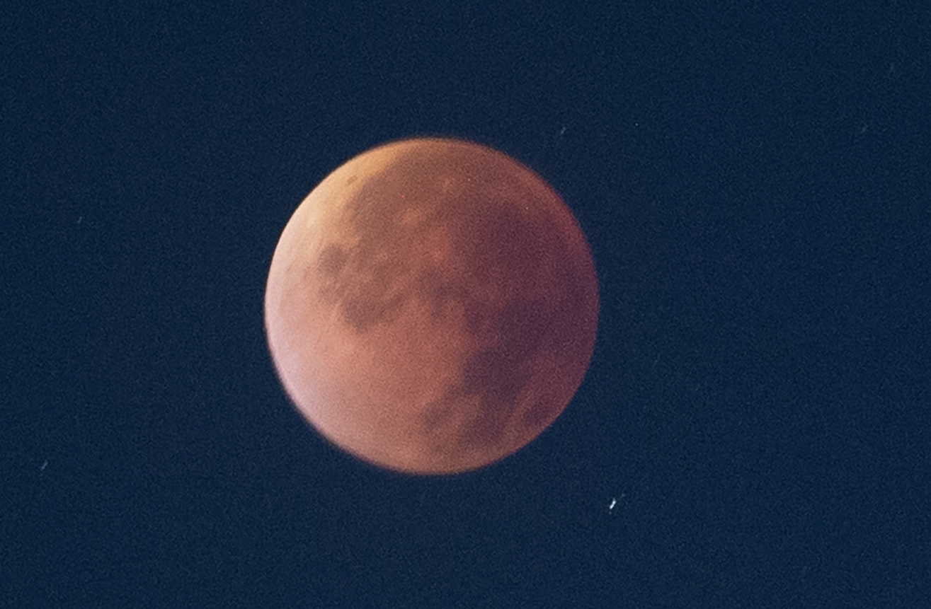 Tối nay, người dân Việt Nam có thể ngắm 'trăng máu' trong gần 1 tiếng - Ảnh 1.