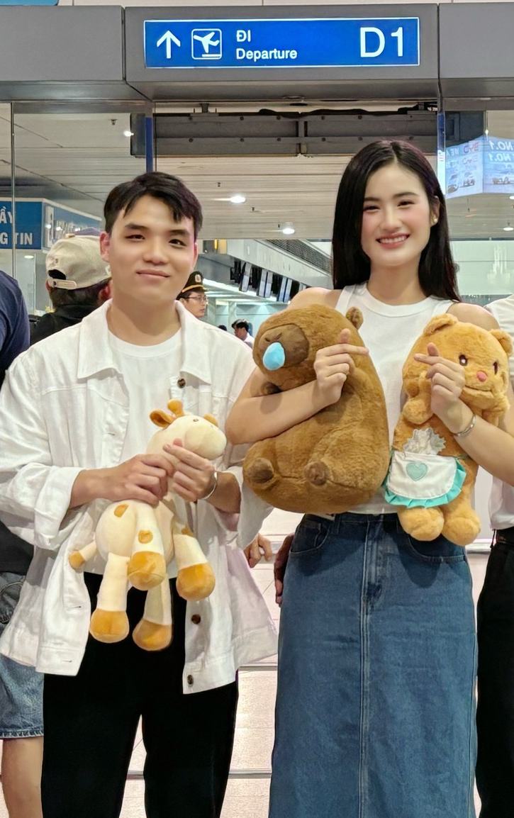 Tom dinh Y Nhi va ban trai sau dem Chung