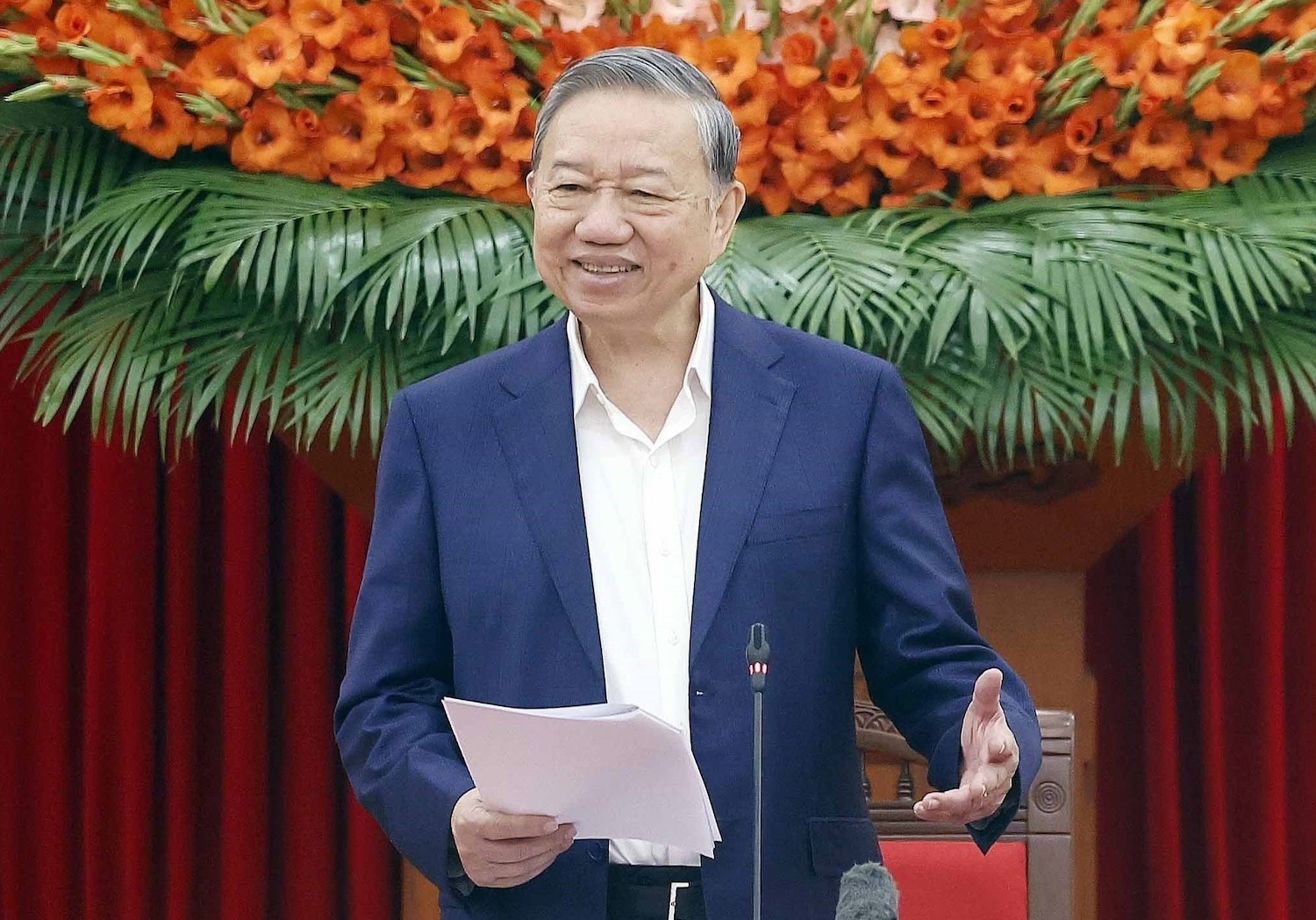 Tổng Bí thư: Chuẩn bị cơ sở lý luận, thực tiễn cho các quyết sách chiến lược ở giai đoạn mới 1 Tổng Bí thư - Ảnh 1.