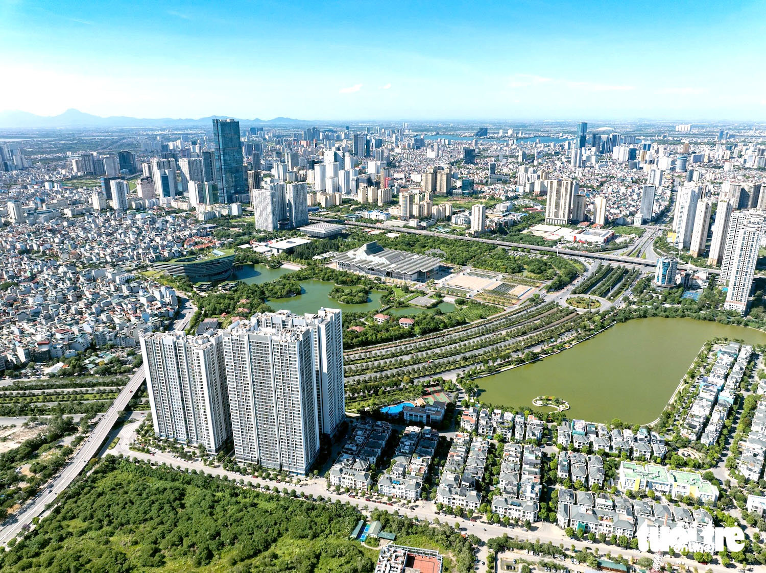 Tổng Bí thư Tô Lâm ký nghị quyết mới của Bộ Chính trị về xây dựng, phát triển thủ đô Hà Nội - Ảnh 1.