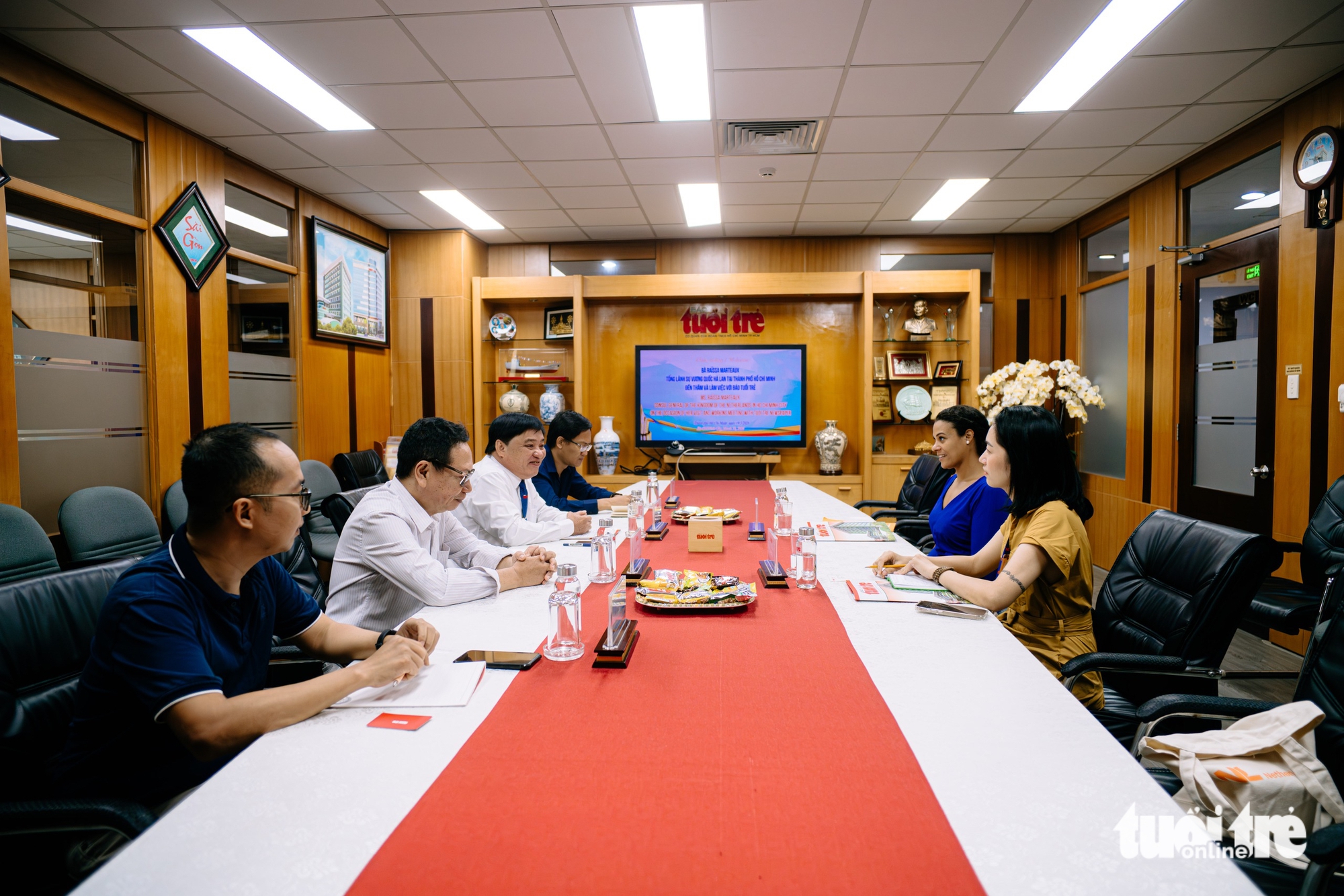 Tổng lãnh sự Hà Lan thăm báo Tuổi Trẻ, mong kết nối nhiều hơn với giới trẻ Việt Nam - Ảnh 1.