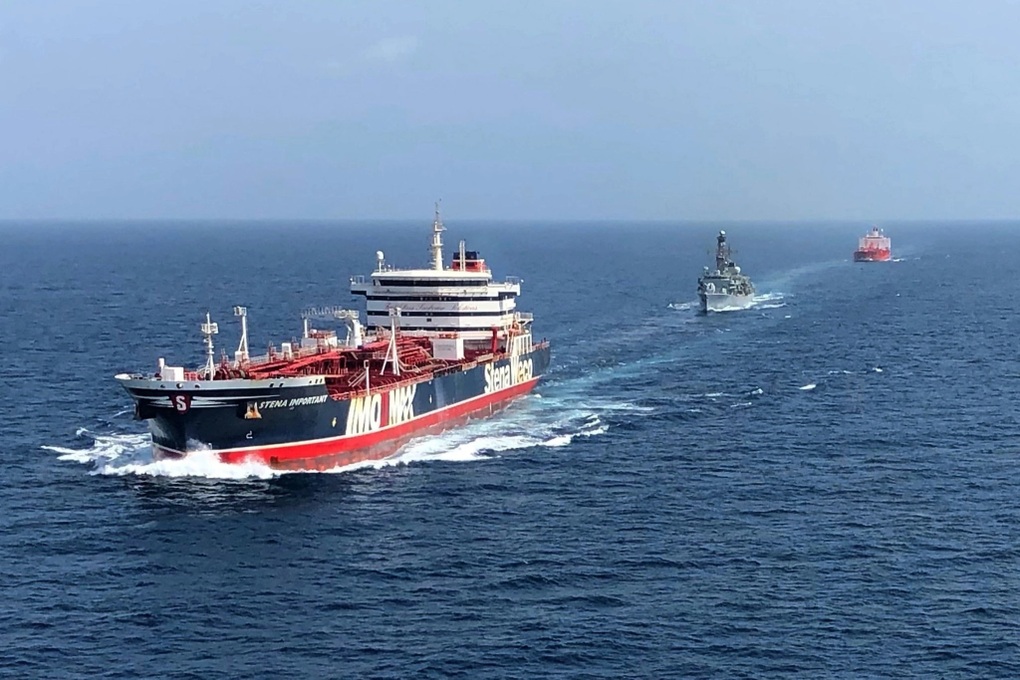 Tổng thống Trump cân nhắc kiểm soát eo biển Hormuz - 1