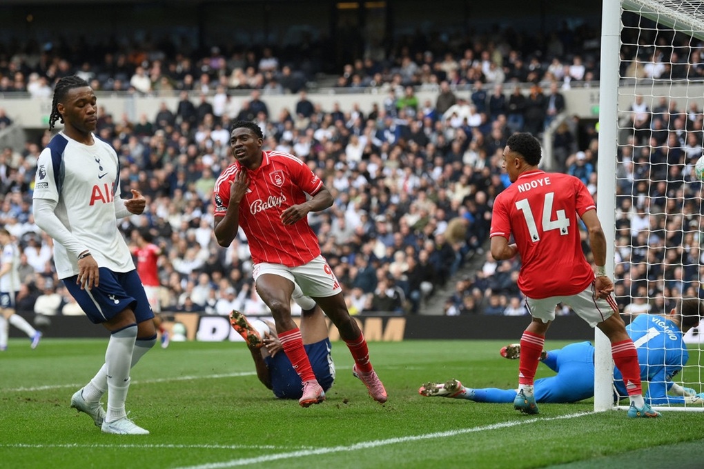 Tottenham đau đớn tột cùng, chịu tổn thất cực lớn nếu phải xuống hạng - 2