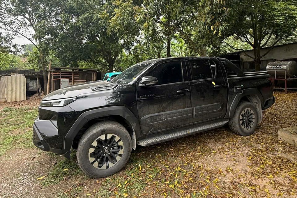 Toyota Hilux 2026 biển số Hà Nội mới chạy 300km đã được rao bán - 1