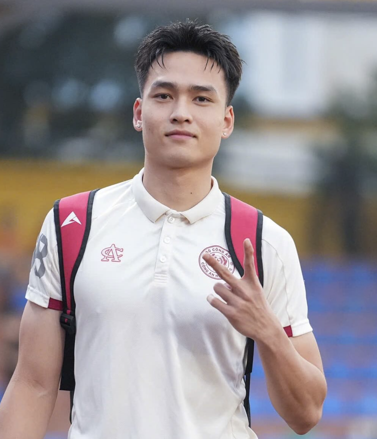 Bùi Hoàng Việt Anh: Trai đẹp 8 múi ĐT Việt Nam visual sáng bừng, 27 tuổi sở hữu nhà đẹp xe sang, kinh doanh giỏi- Ảnh 1.