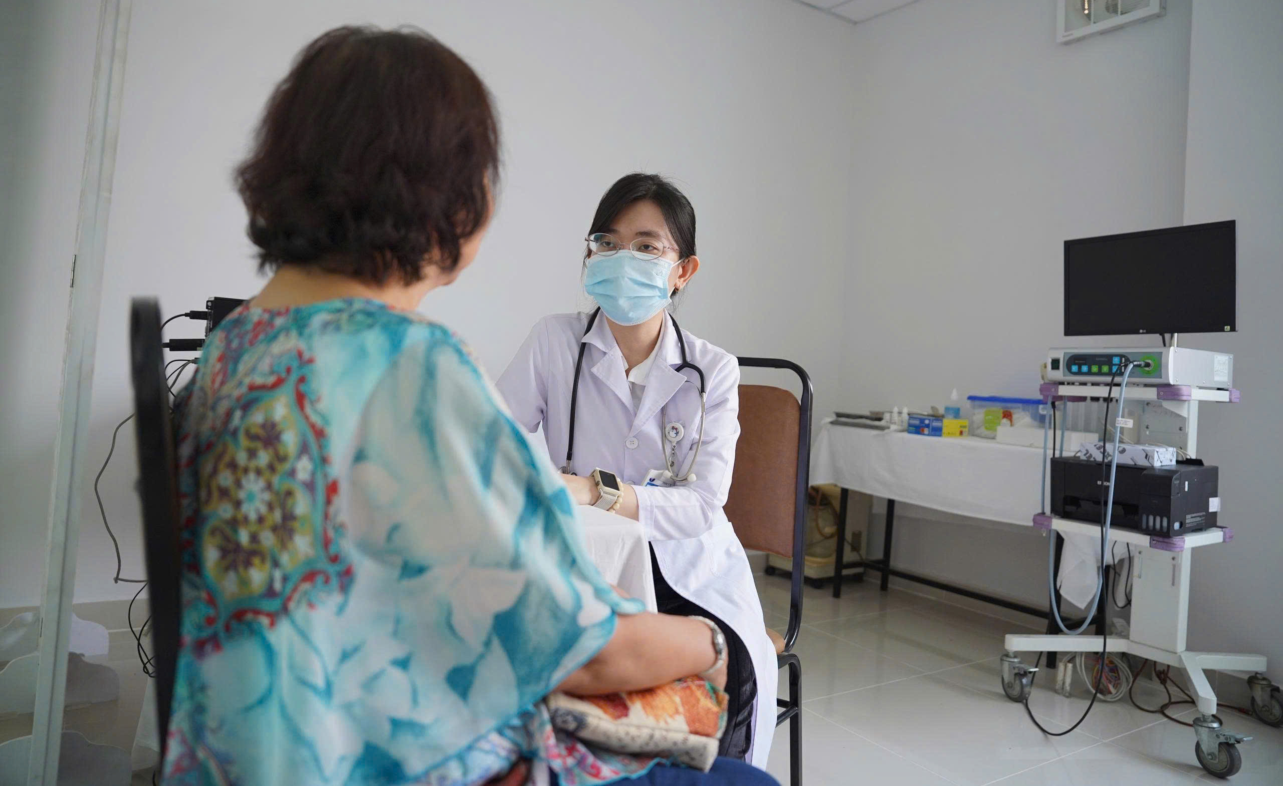 Trạm y tế chủ động chăm sóc sức khỏe tận nhà cho người bệnh - Ảnh 1.