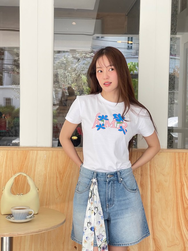 Trang phục dạo phố cá tính không thể thiếu áo baby tee  - Ảnh 1.