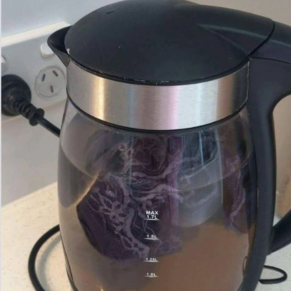 Tranh cãi khách Tây bỏ đồ lót vào máy pha cà phê ở khách sạn để làm sạch - 2