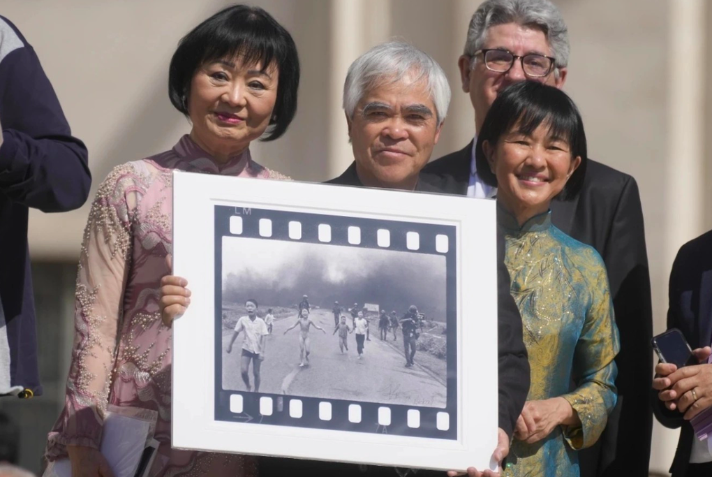 Tranh cãi quanh bức ảnh “Em bé Napalm”: Nick Út đâm đơn kiện Netflix - 1