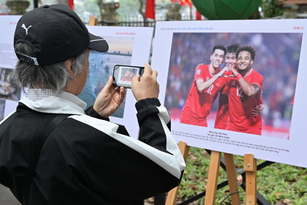 Trao 22 tác phẩm ảnh xuất sắc khắc họa Việt Nam thời kỳ đổi mới - 1