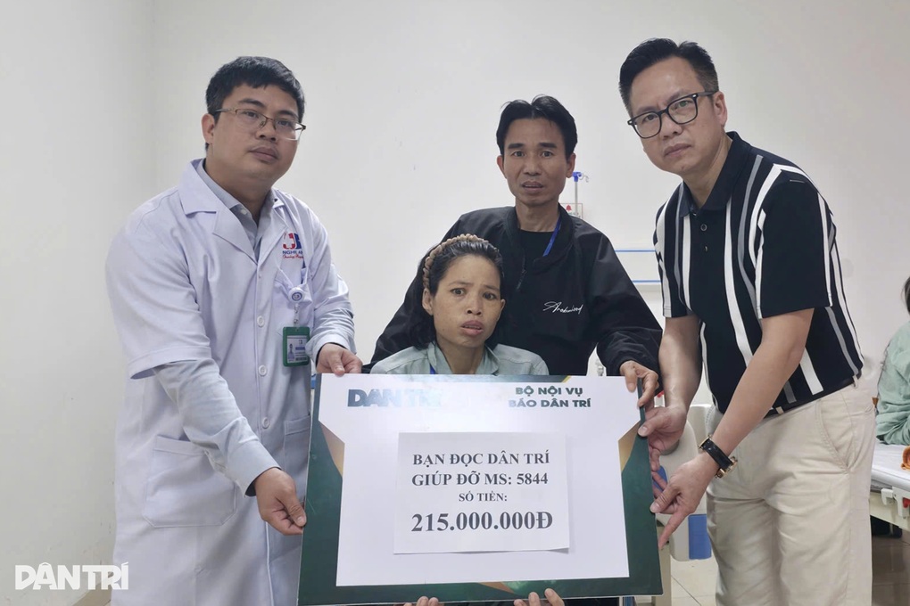 Trao hơn 275 triệu đồng tới gia đình người mẹ trẻ mắc bệnh hiểm nghèo - 1