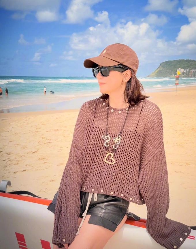 Tịnh Văn du lịch đầu năm. Ảnh: Weibo