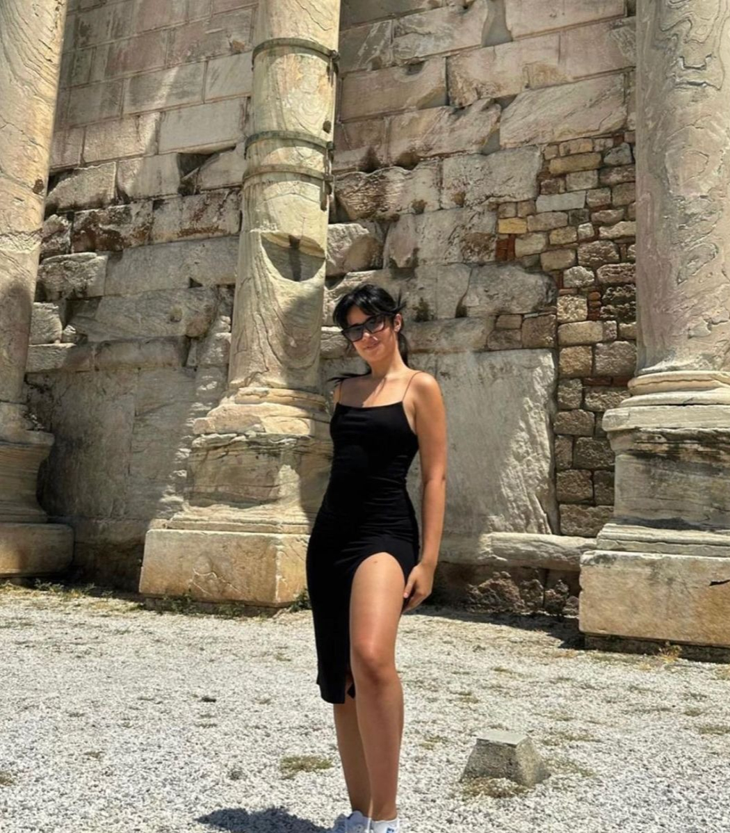 Trời Tây có mỹ nhân thấp bé vỏn vẹn 1m57 nhưng mặc đẹp thôi rồi, dạo phố mà tưởng đi show thời trang- Ảnh 7.