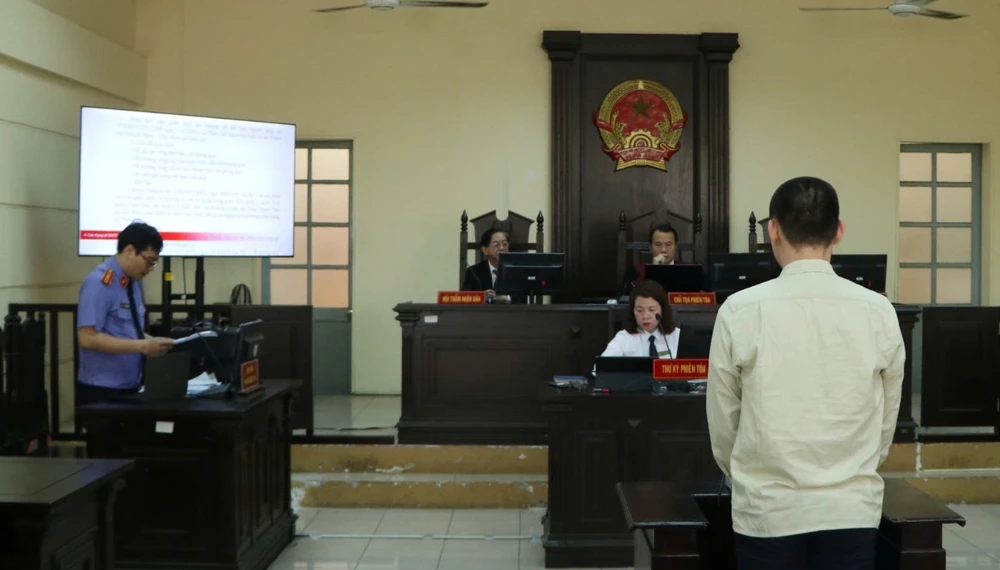 Toàn cảnh phiên xét xử bị cáo Quách Minh Nhựt. Ảnh: SONG MAI ra đường đừng nóng máu