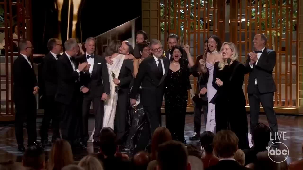 Êkíp 'One Battle After Another' phát biểu nhận giải Oscar 2026 cho Phim xuất sắc