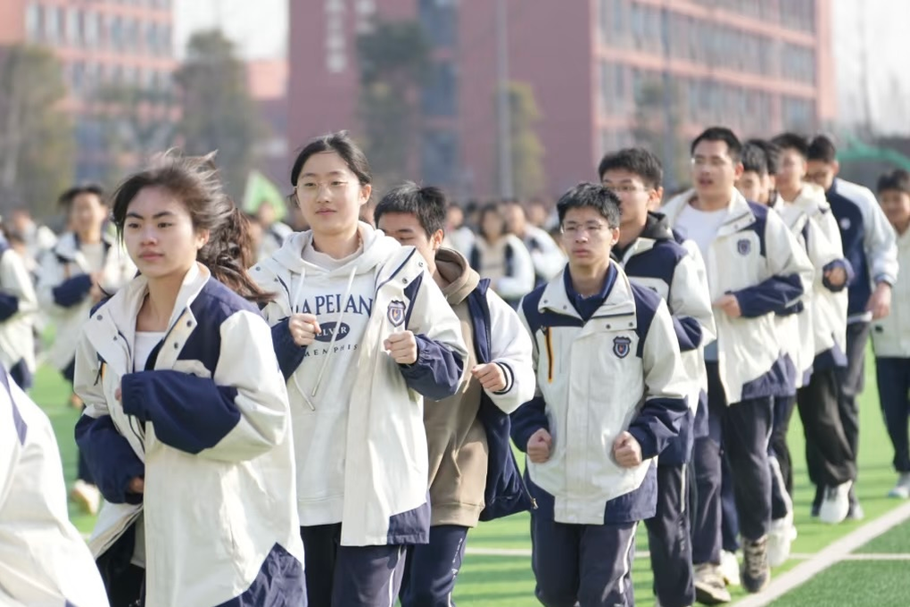 Trung Quốc yêu cầu học sinh phải đổ mồ hôi khi ở trường - 1