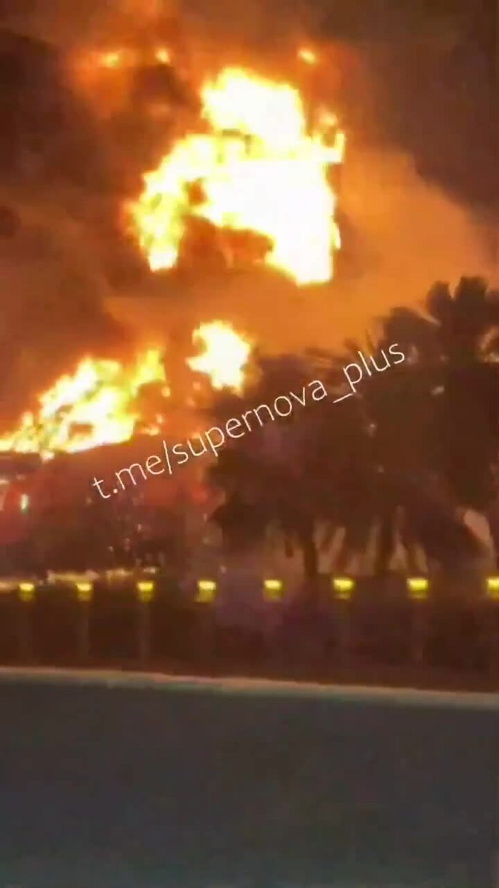 Cầu lửa khổng lồ tại mỏ khí đốt lớn nhất UAE do trúng UAV